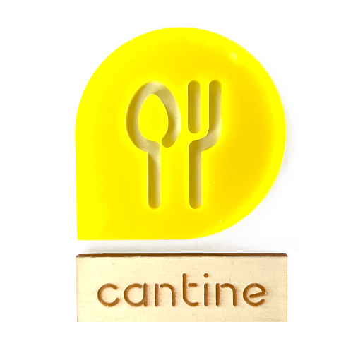 Recherche couleur, ajustement au branding de la marque. Signalétique par Gwëco design